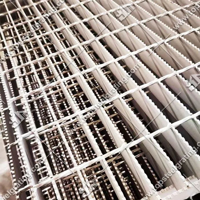 Serrated Bar Grating